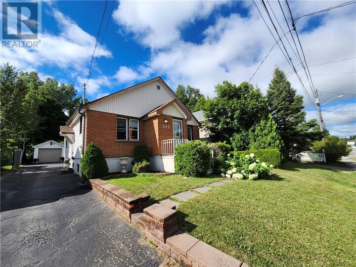 Property Photo: 533 Victoria Street ON P3C 1L3