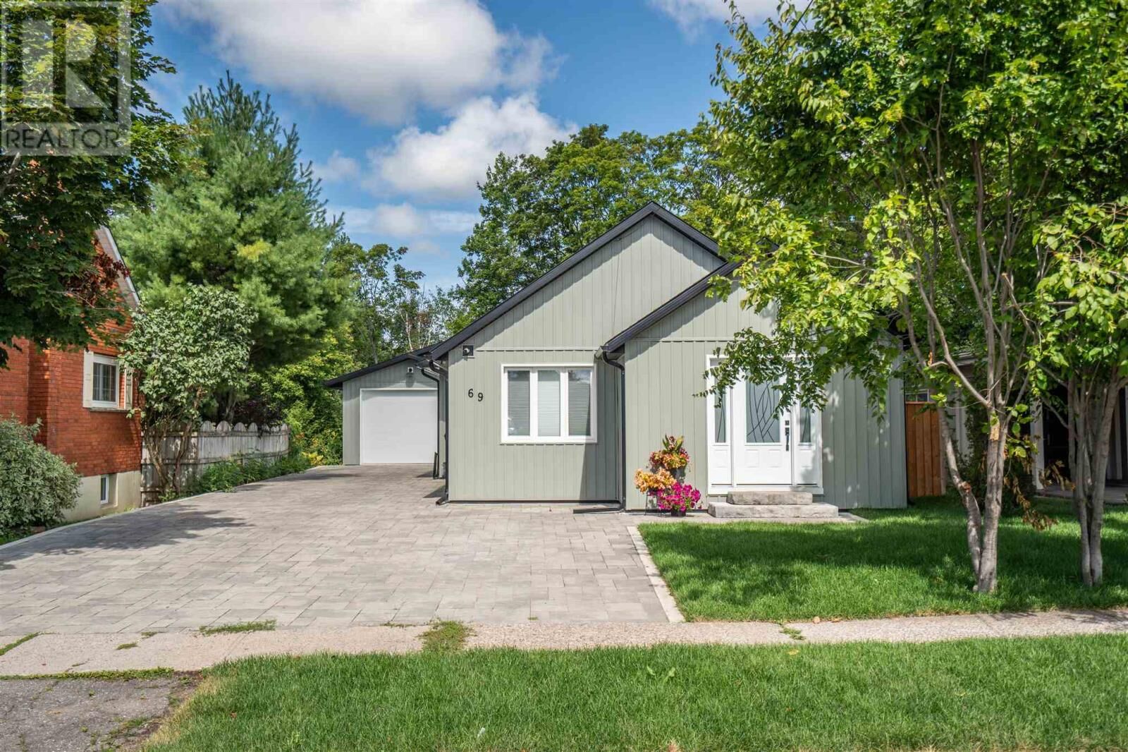 Property Photo:  69 Grandview Ave  ON P6B 3V7 
