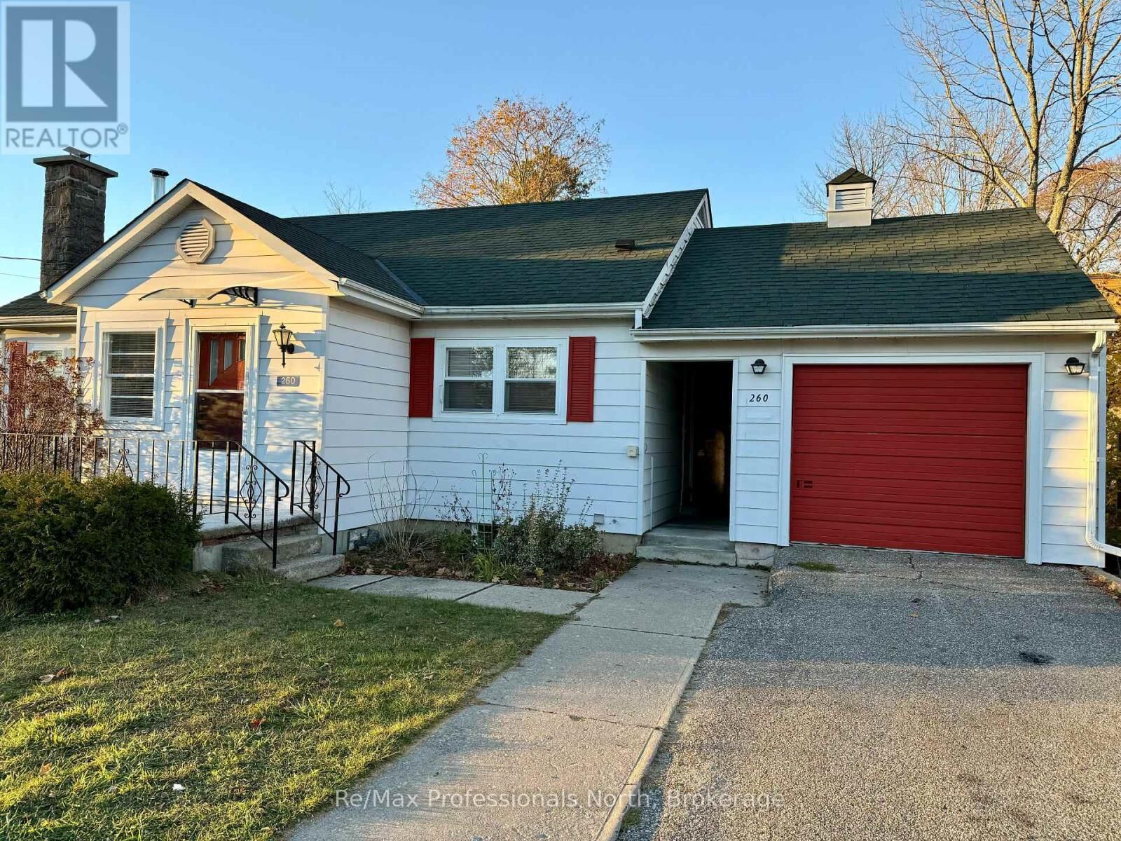 Property Photo:  260 Isaac Street  ON P1P 1G2 