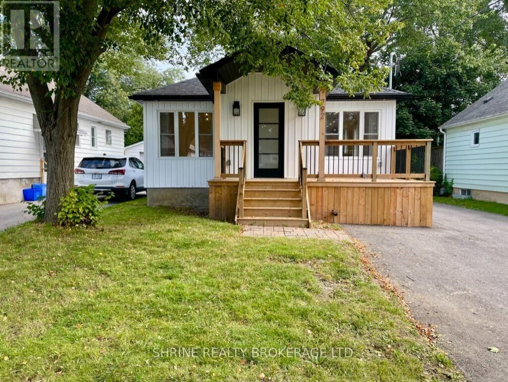 Property Photo: 792 Fleet Street ON N5Y 1R9