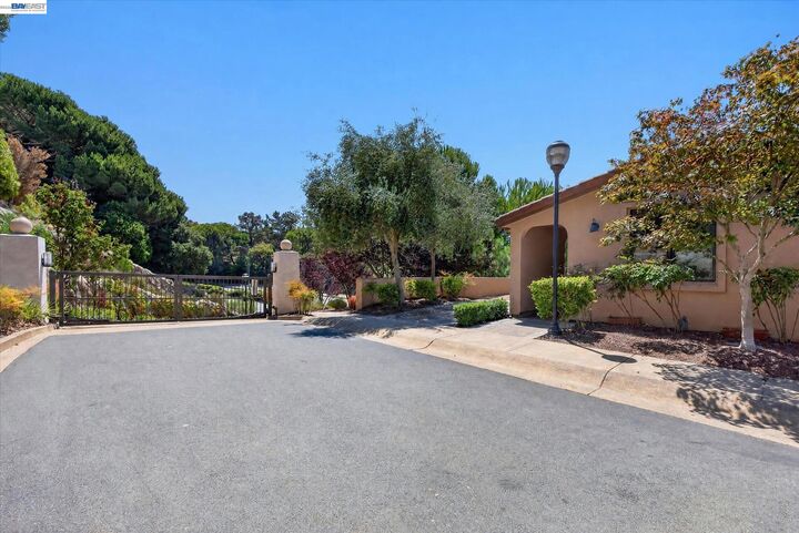 Property Photo:  84 Siena Dr  CA 94605 