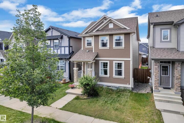 Property Photo:  3036 Arthurs Crescent SW  AB T6W 2H8 