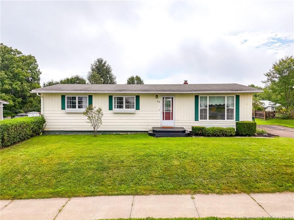 Property Photo:  35 Harding Drive  NB E6G 1C5 