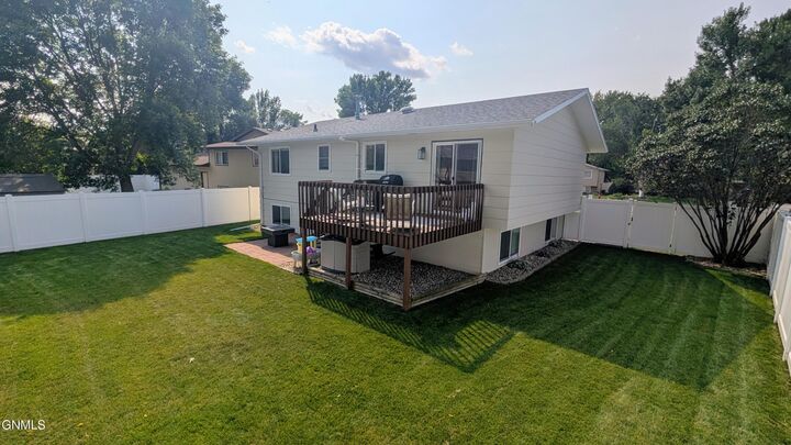 Property Photo:  1635 Oakland Drive  ND 58504 