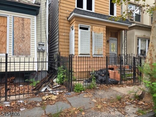 Property Photo:  92 Garside St  NJ 07104 