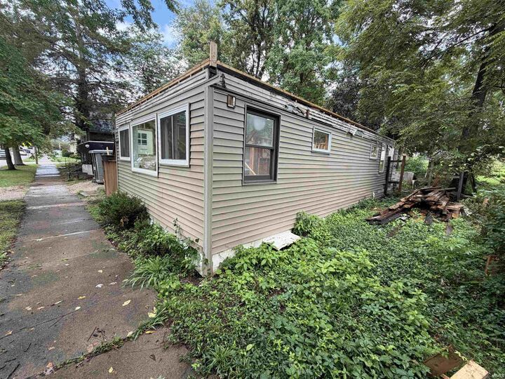Property Photo: 618 W Howe Street IN 47403-2231
