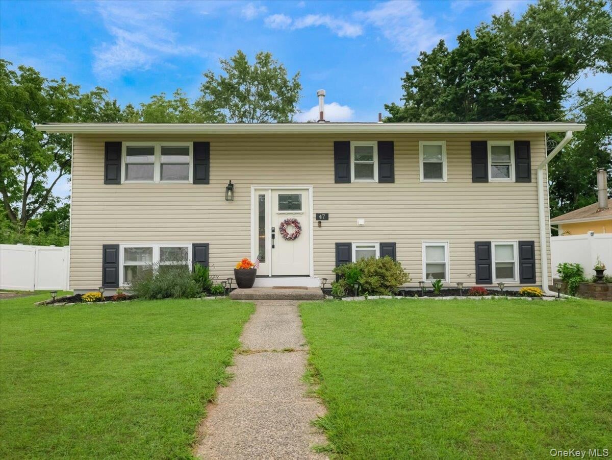 Property Photo:  47 Chestnut Oval  NY 10962 