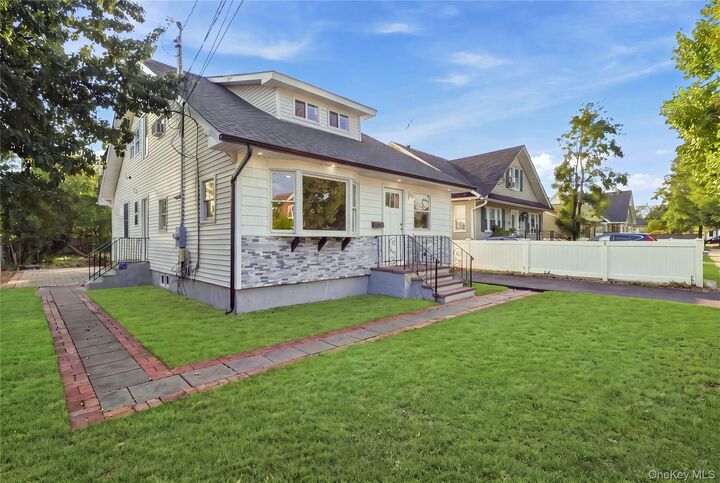 Property Photo:  16 West Drive  NY 11706 