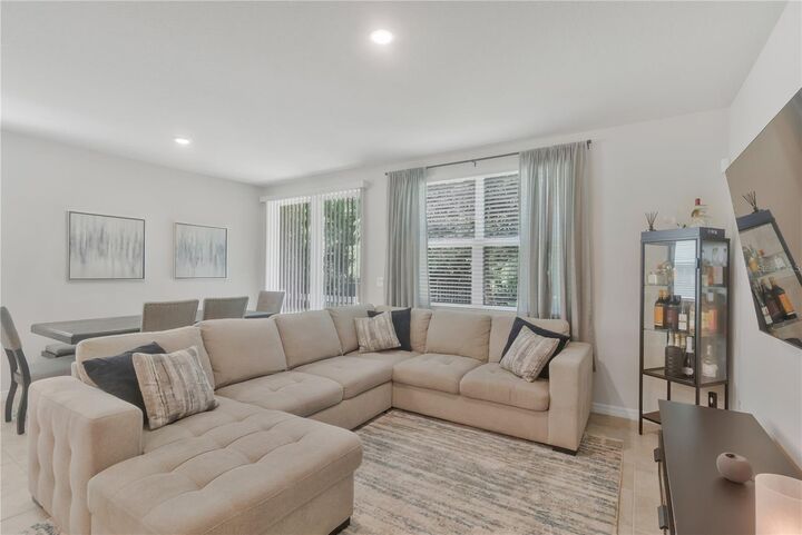 Property Photo: 1610 Grand Rue Drive FL 32707