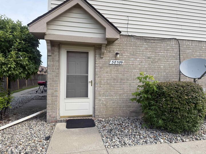 Property Photo: 38589 Wellington Drive MI 48036
