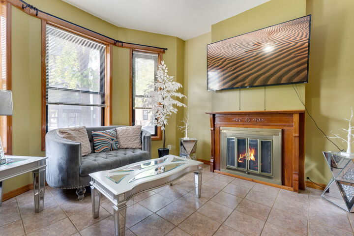 Property Photo:  2312 W Taylor Street  IL 60612 