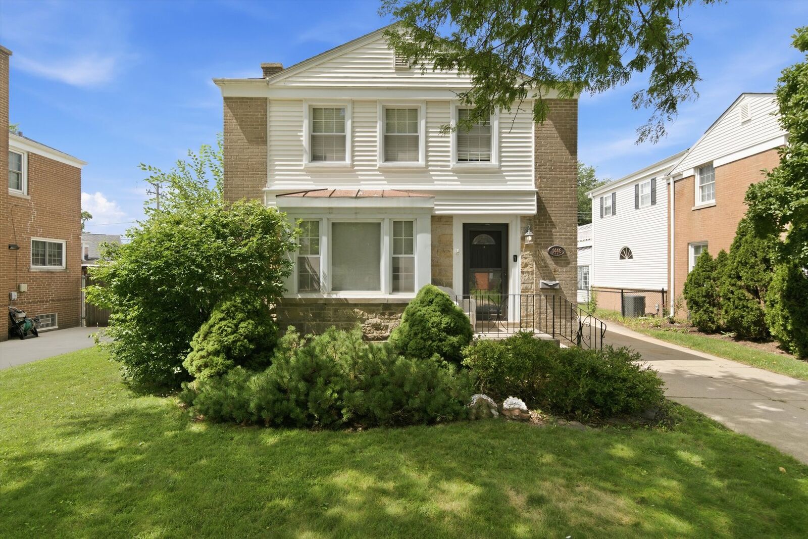 Property Photo:  1446 Manchester Avenue  IL 60154 