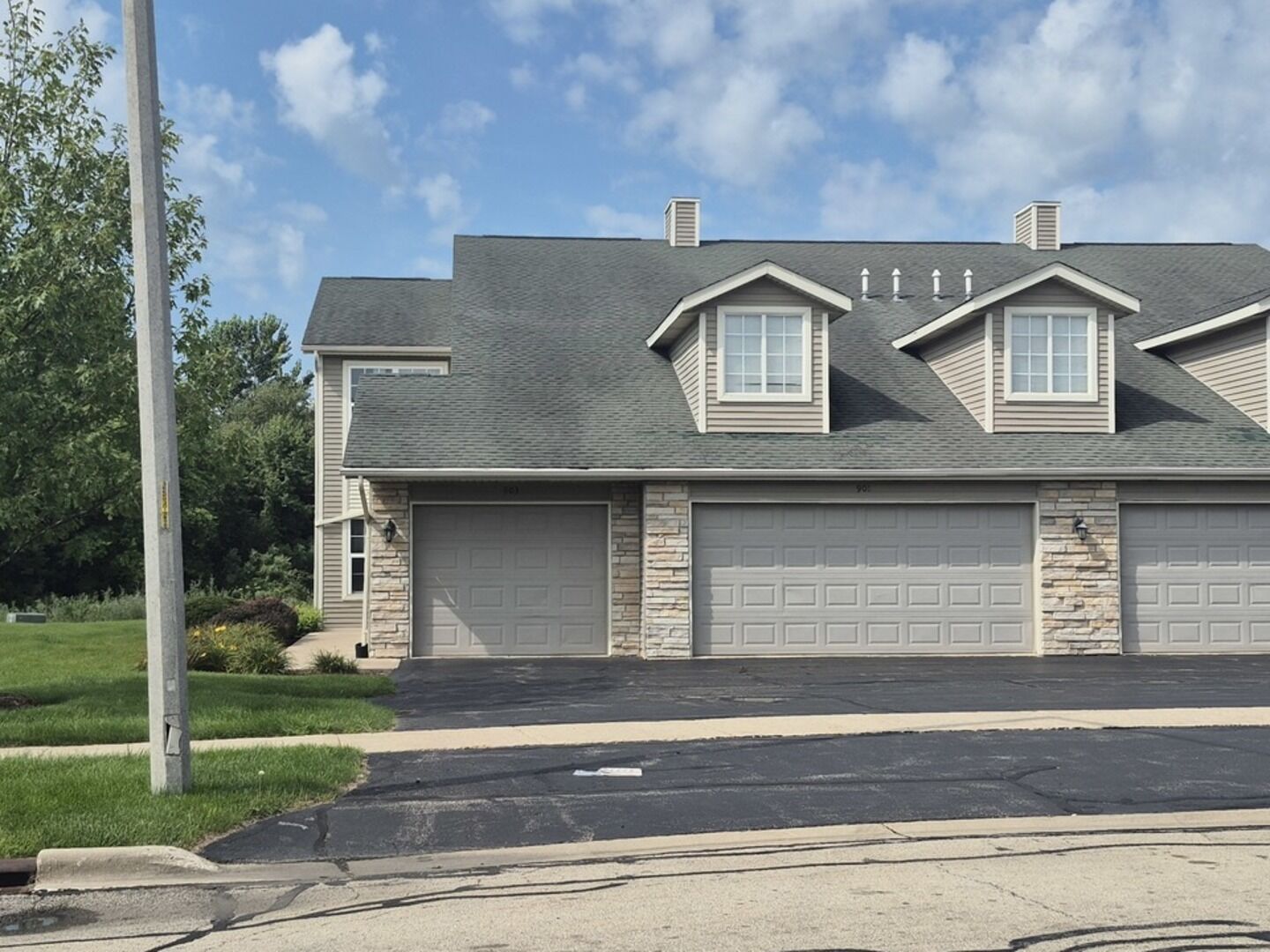 Property Photo: 901 Penny Lane 901 IL 60178