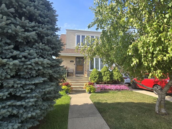 Property Photo:  6134 W Leland Avenue  IL 60630 