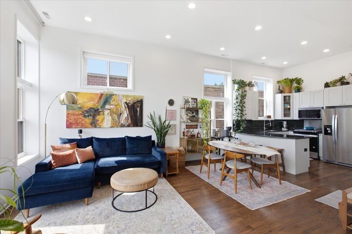 Property Photo: 2448 N Southport Avenue 3 IL 60614