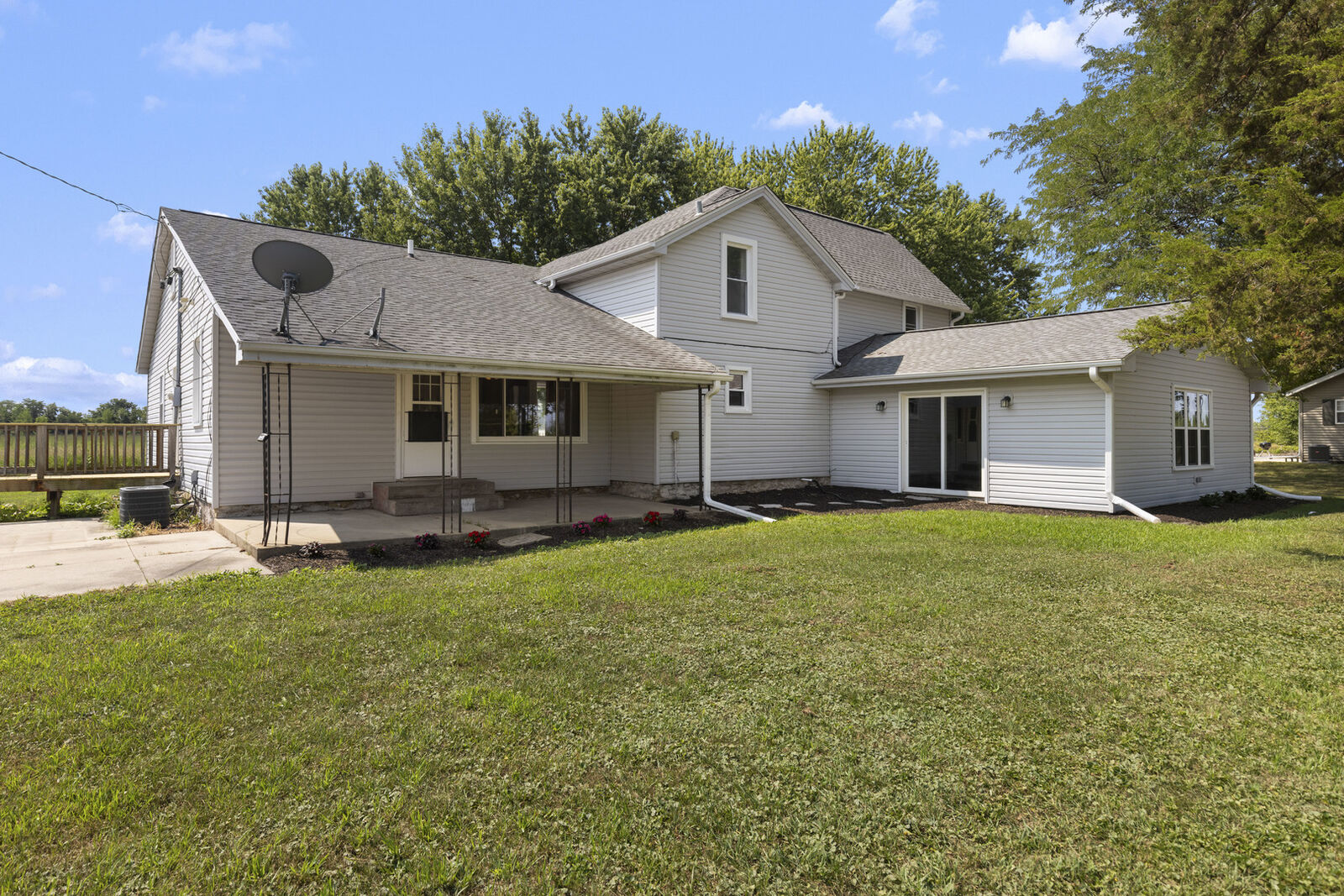 Property Photo:  16108 Anderson Road  IL 61063 