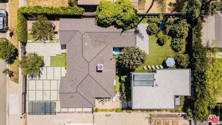 Property Photo:  5509 Woodman Avenue  CA 91401 