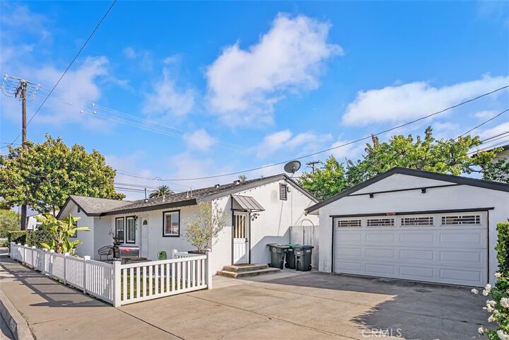 Property Photo:  195 Broadway  CA 92627 