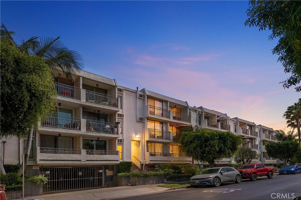 Property Photo:  6151 Orange Street 308  CA 90048 