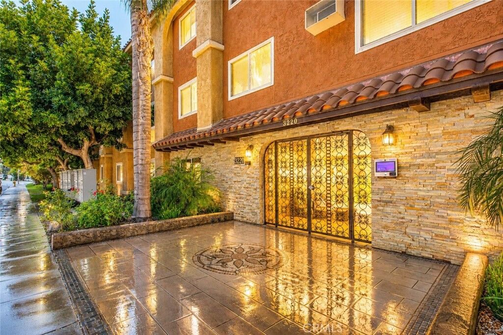 Property Photo: 3220 Altura Avenue 217 CA 91214