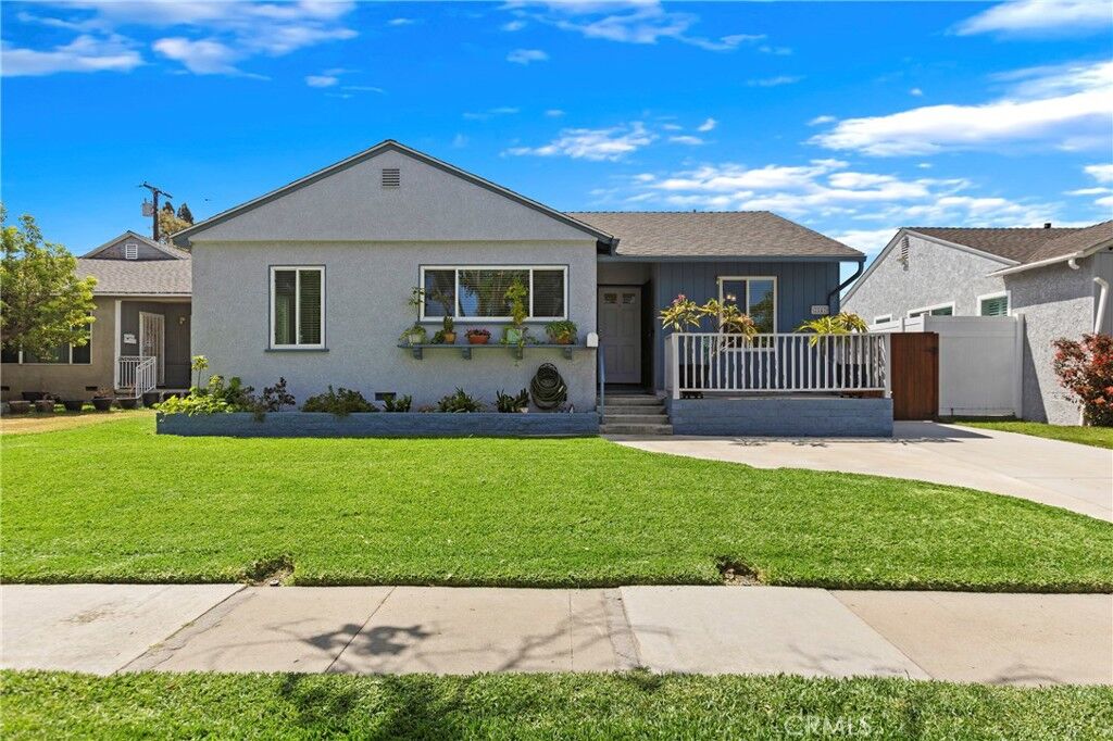 Property Photo: 2842 Silva Street CA 90712