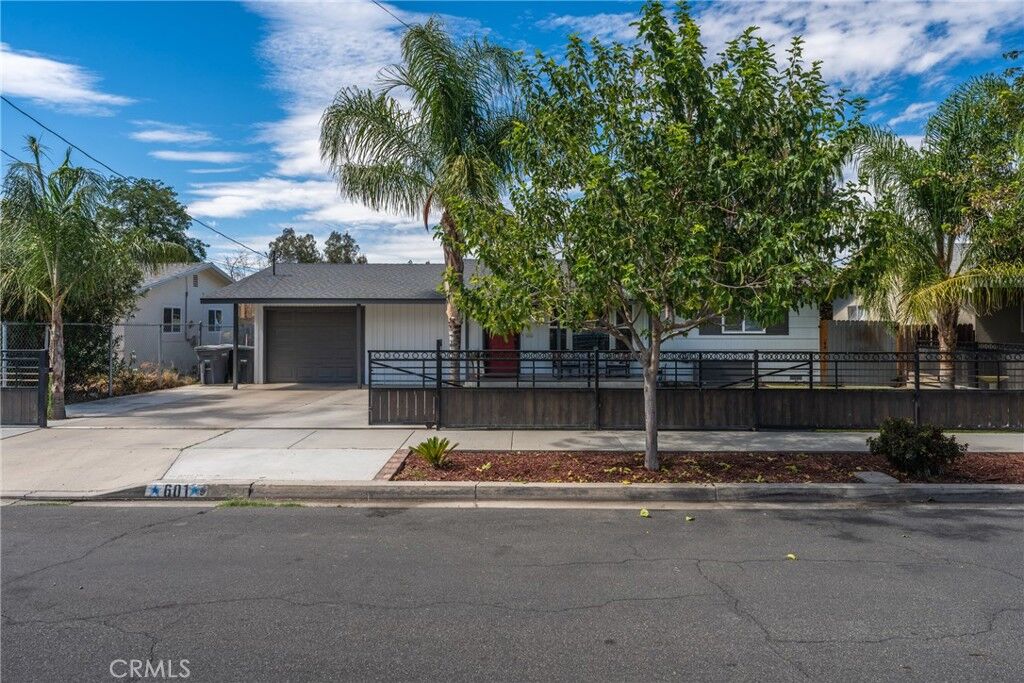 Property Photo: 601 S Taylor CA 92543