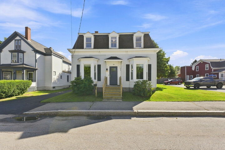 Property Photo:  18 Dyer Street  ME 04072 