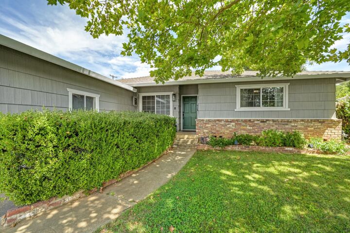 Property Photo:  10516 Malaga Way  CA 95670 