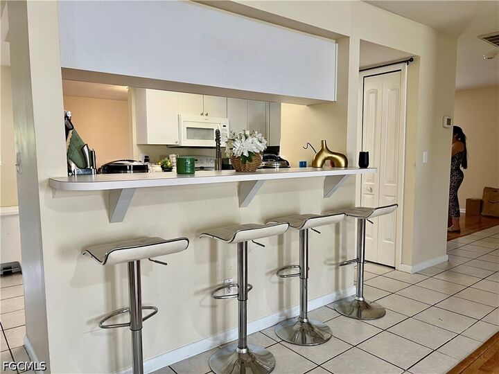 Property Photo:  118 SW 10th Terrace  FL 33991 