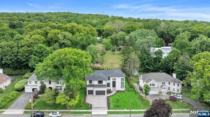 Property Photo:  61 Mac Arthur Avenue  NJ 07624 