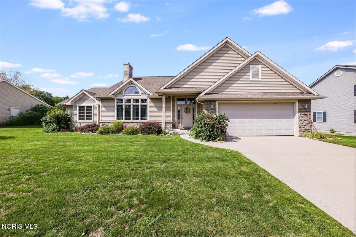 Property Photo:  709 Parkside Drive  OH 43567 