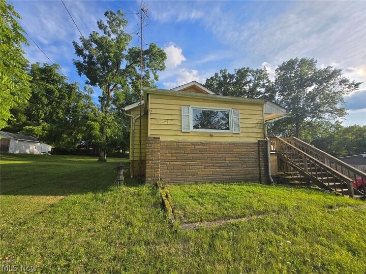 Property Photo:  2838 Draper Street SE  OH 44484 