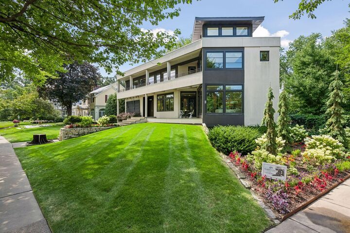 Property Photo: 2100 W Lake Of The Isles Parkway MN 55405