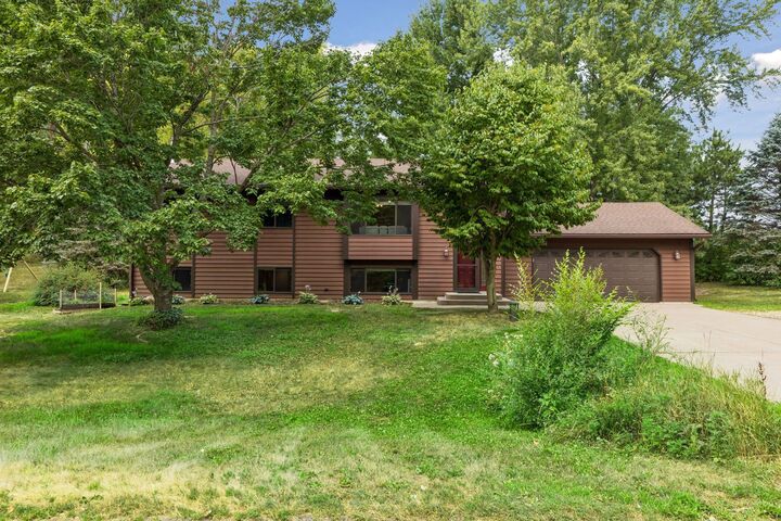 Property Photo:  1076 Cottonwood Drive  WI 54016 