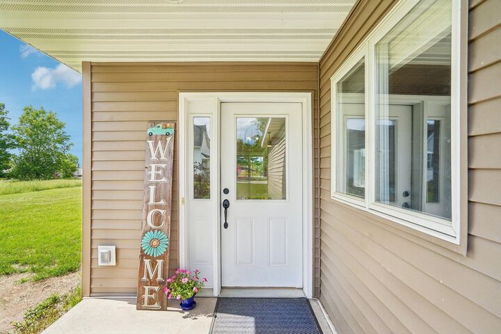 Property Photo:  1303 Prairie Lane  WI 54024 
