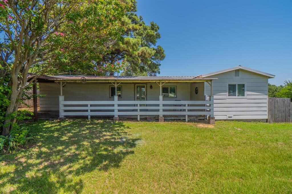Property Photo: 6017 E Hwy 67 TX 76009