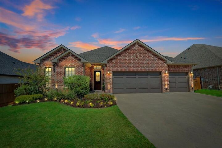 Property Photo:  1004 Calumet Court  TX 76262 