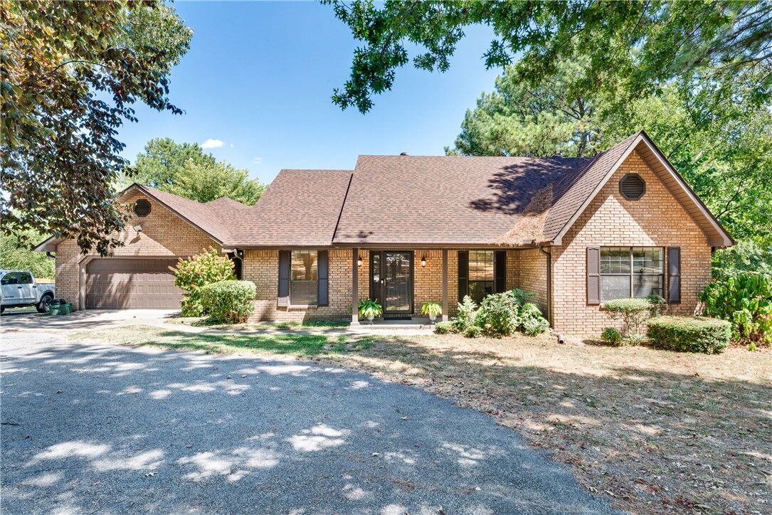 Property Photo: 110 N 85th Avenue AR 72704