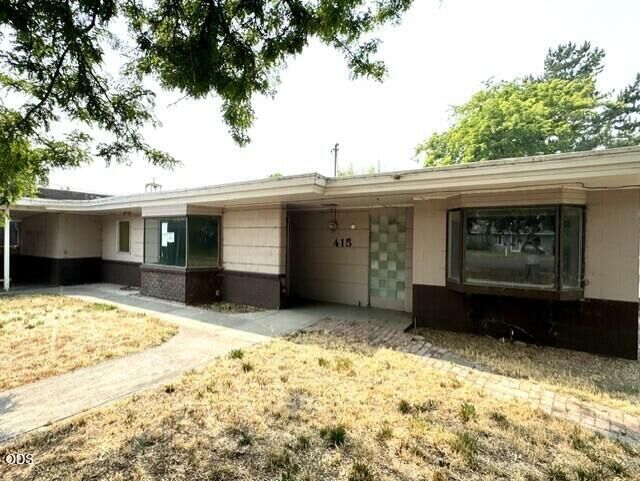 Property Photo: 415 NW Locust Street OR 97754