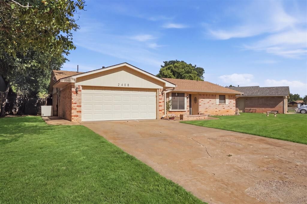 Property Photo:  2408 N Flamingo Lane  OK 73521 
