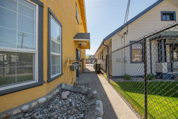 Property Photo: 3414A 28th Avenue 2 BC V1T 1W9