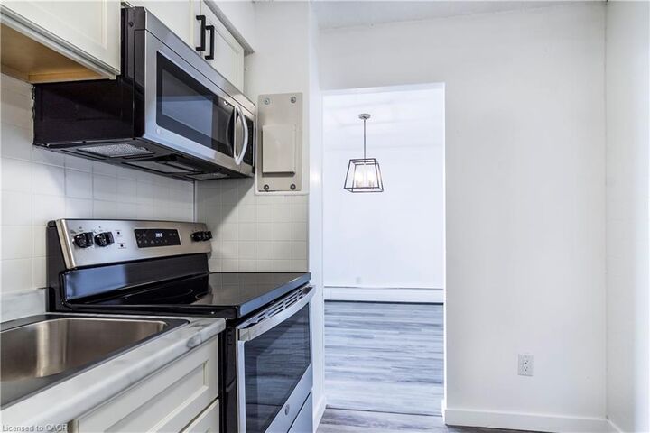 Property Photo: 975 Warwick Court 908 ON L7T 3Z7