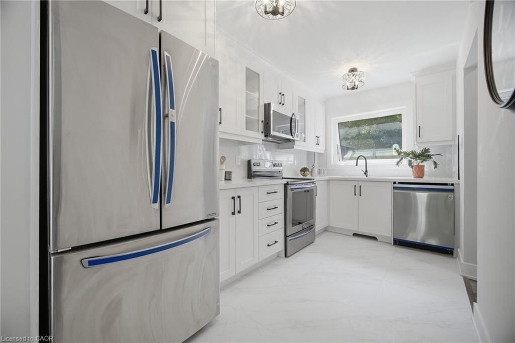 Property Photo: 1345 Playford Road ON L5J 3V9
