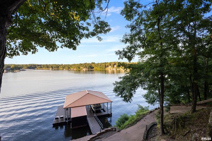 Property Photo: 200 Parrish Ridge Drive IL 62939