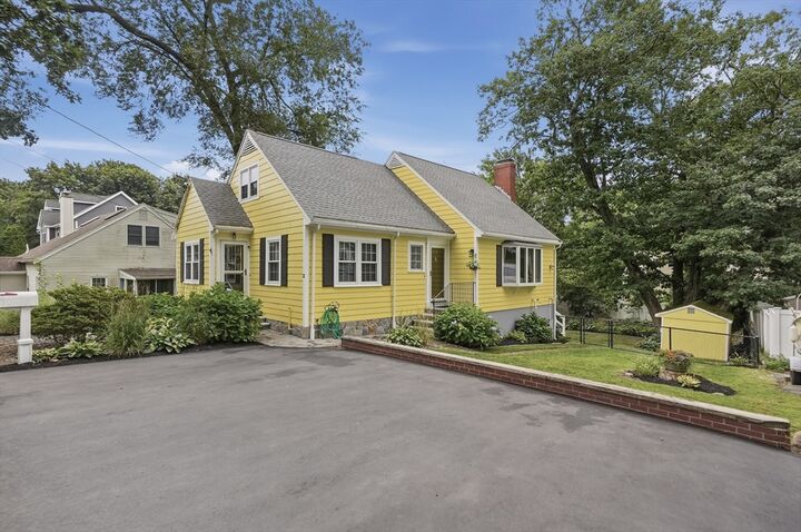 Property Photo:  21 Oakwood Ave  MA 01906 