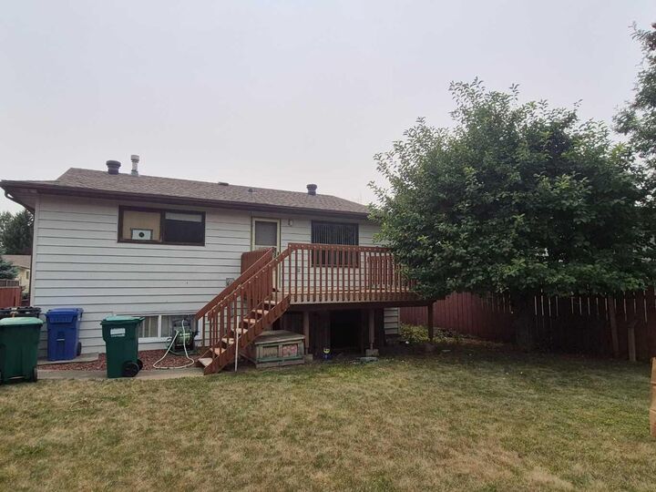 Property Photo:  84 Eton Road W  AB T1K 4V2 