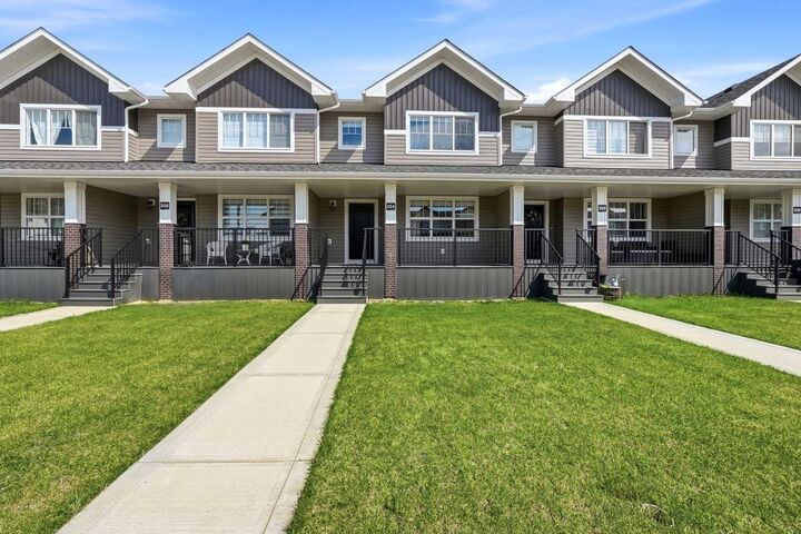 254 Halifax Close — photo 1