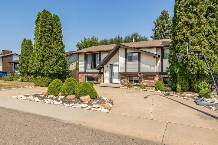 Property Photo: 16 Rossdale Street SE AB T1B 1X4