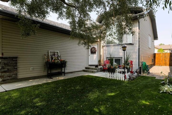 Property Photo: 126 Dorothy Gentleman Cres N AB T1H 5N9