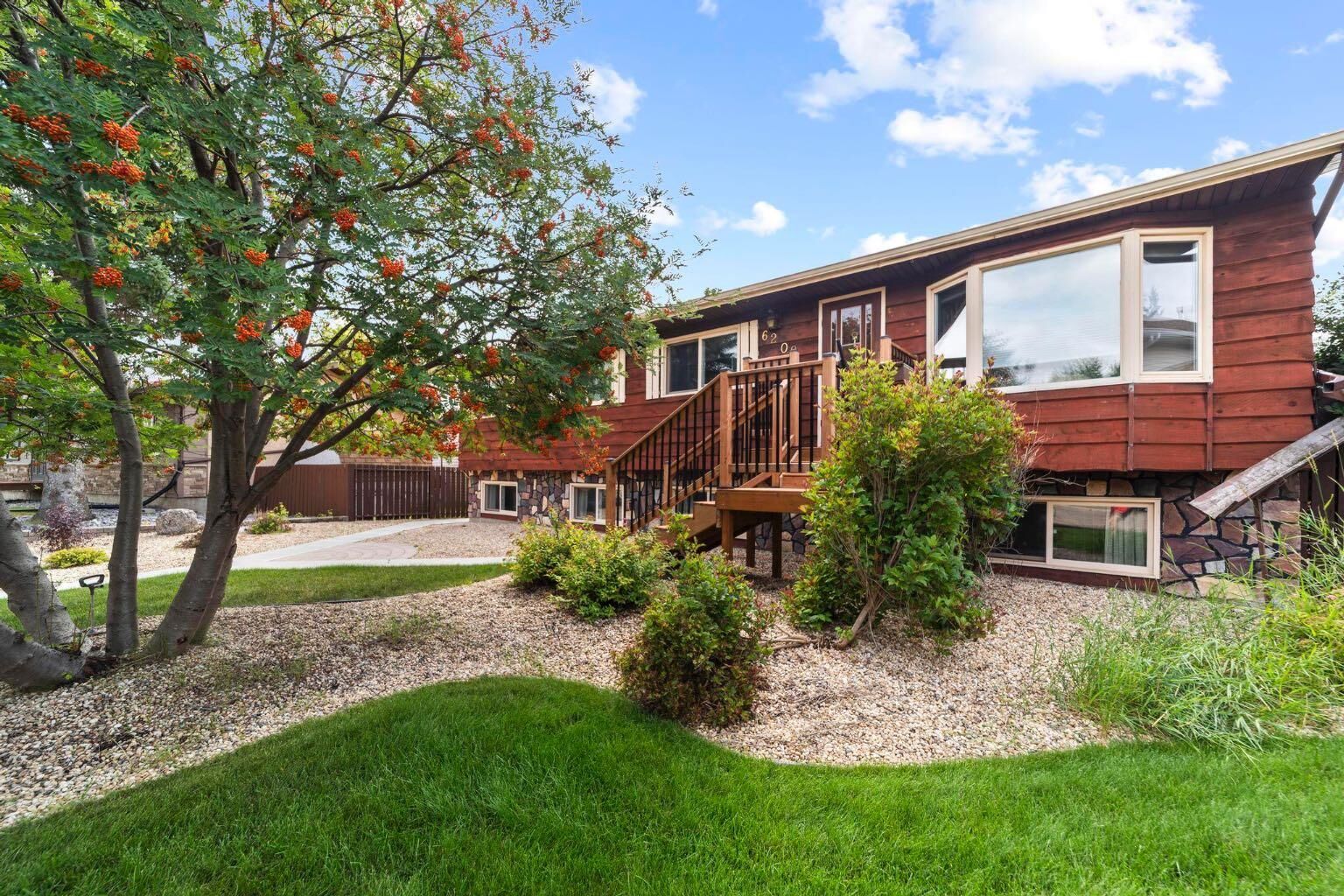 Property Photo: 6209 34 Avenue AB T4V 3X3